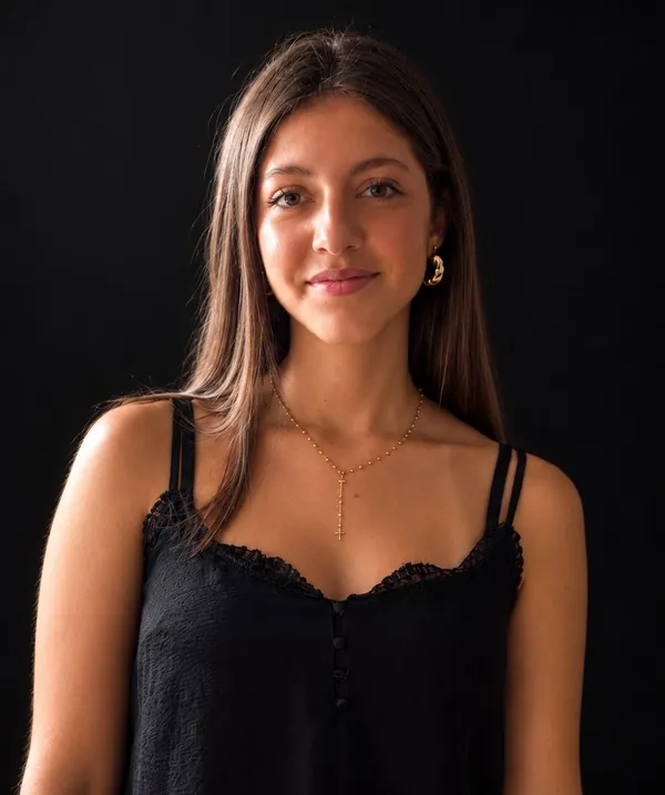 Portrait d'Inès, communication et suivi client
